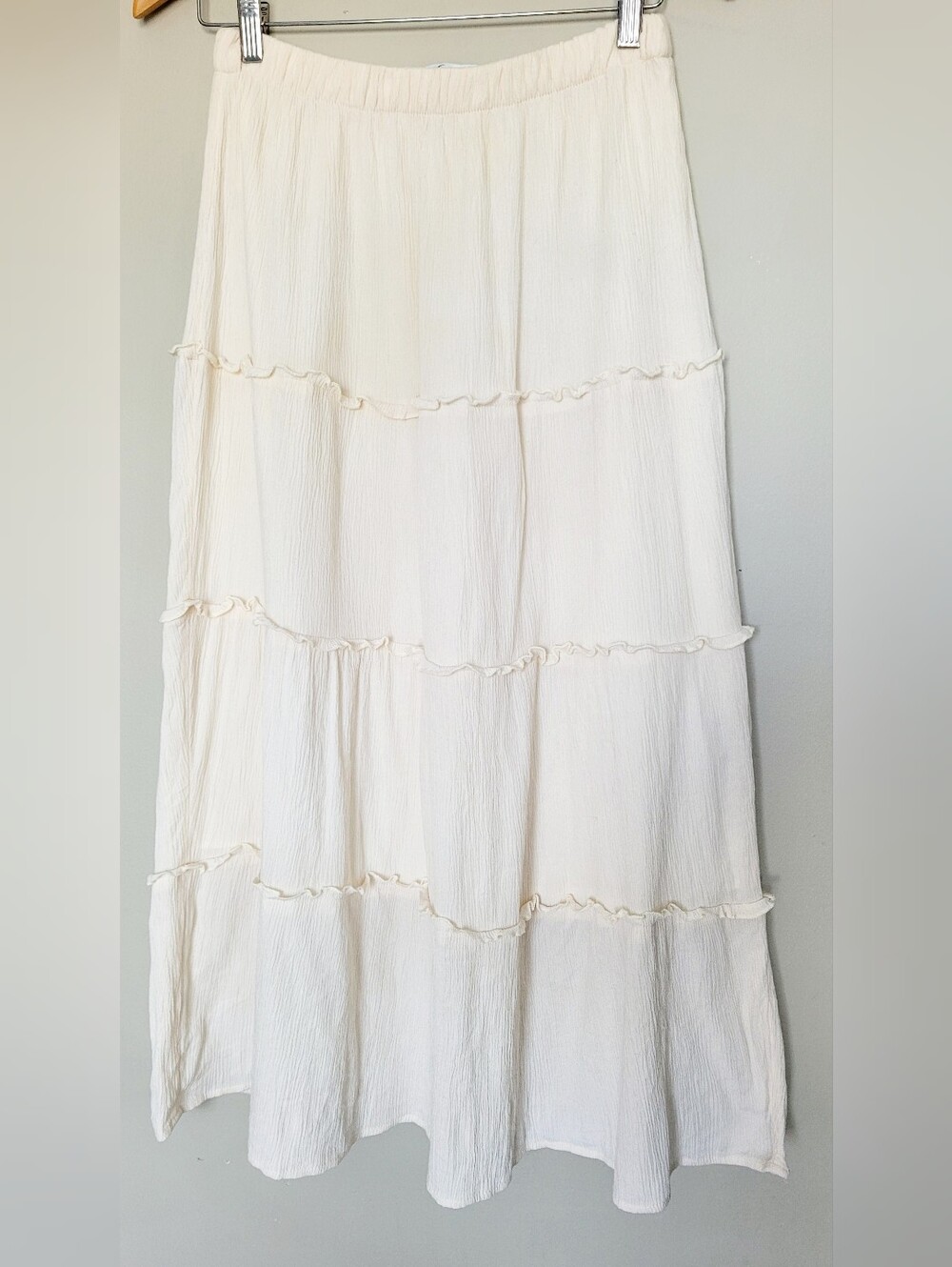 Hollister 100% Viscose Cream Tiered Maxi Skirt - Women Small - Picture 3 of 16